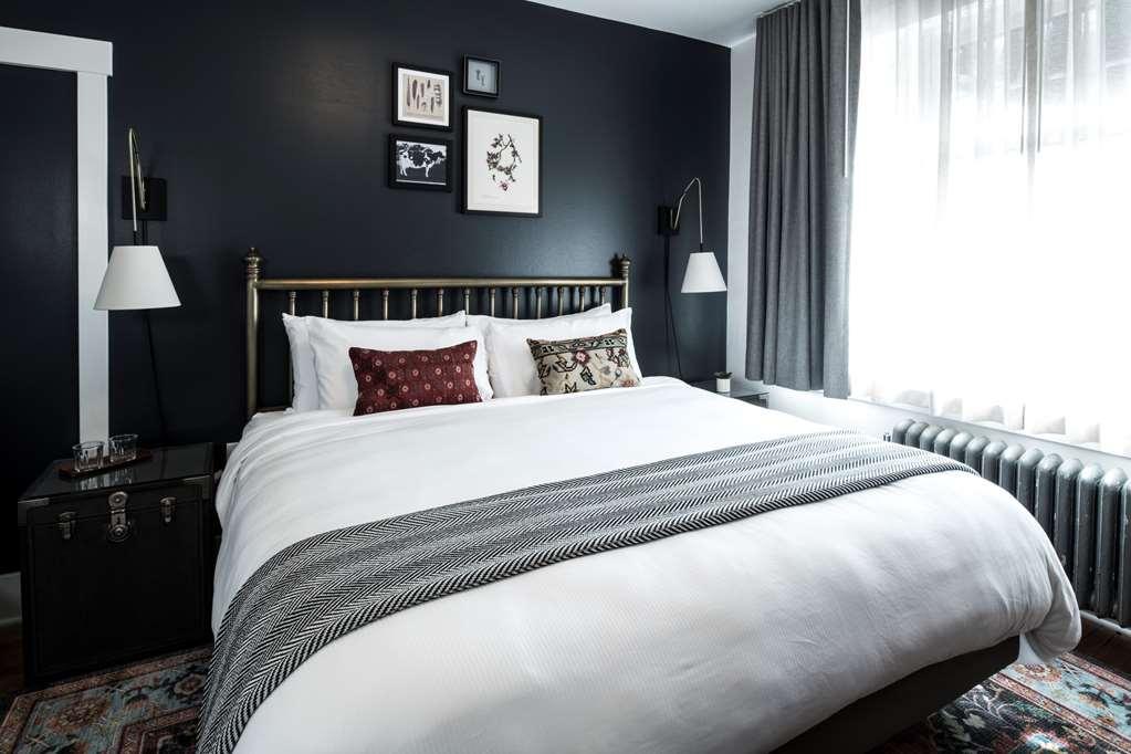The Armstrong Hotel Fort Collins Room photo